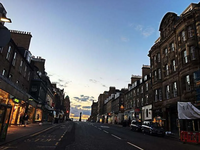 5 Must See Places in Edinburgh: Where to ROAM
